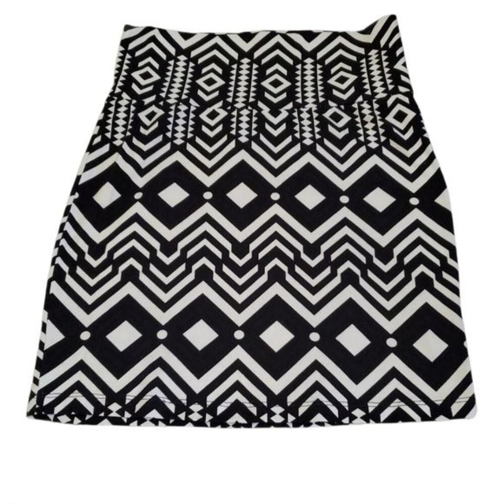Charlotte Russe‎ womens Mini skirt size small geometric patern black /white